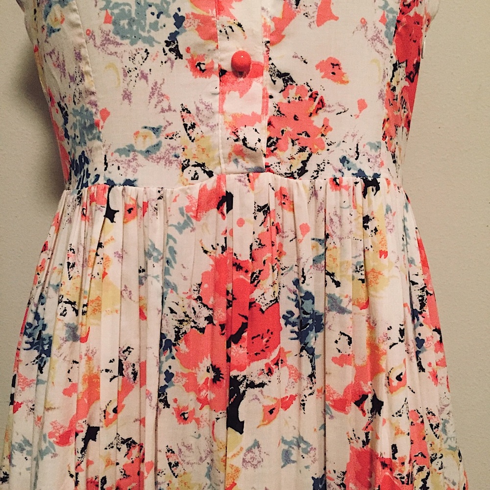 Plastic Island Daytime Floral Dress - Picture 9 of 16